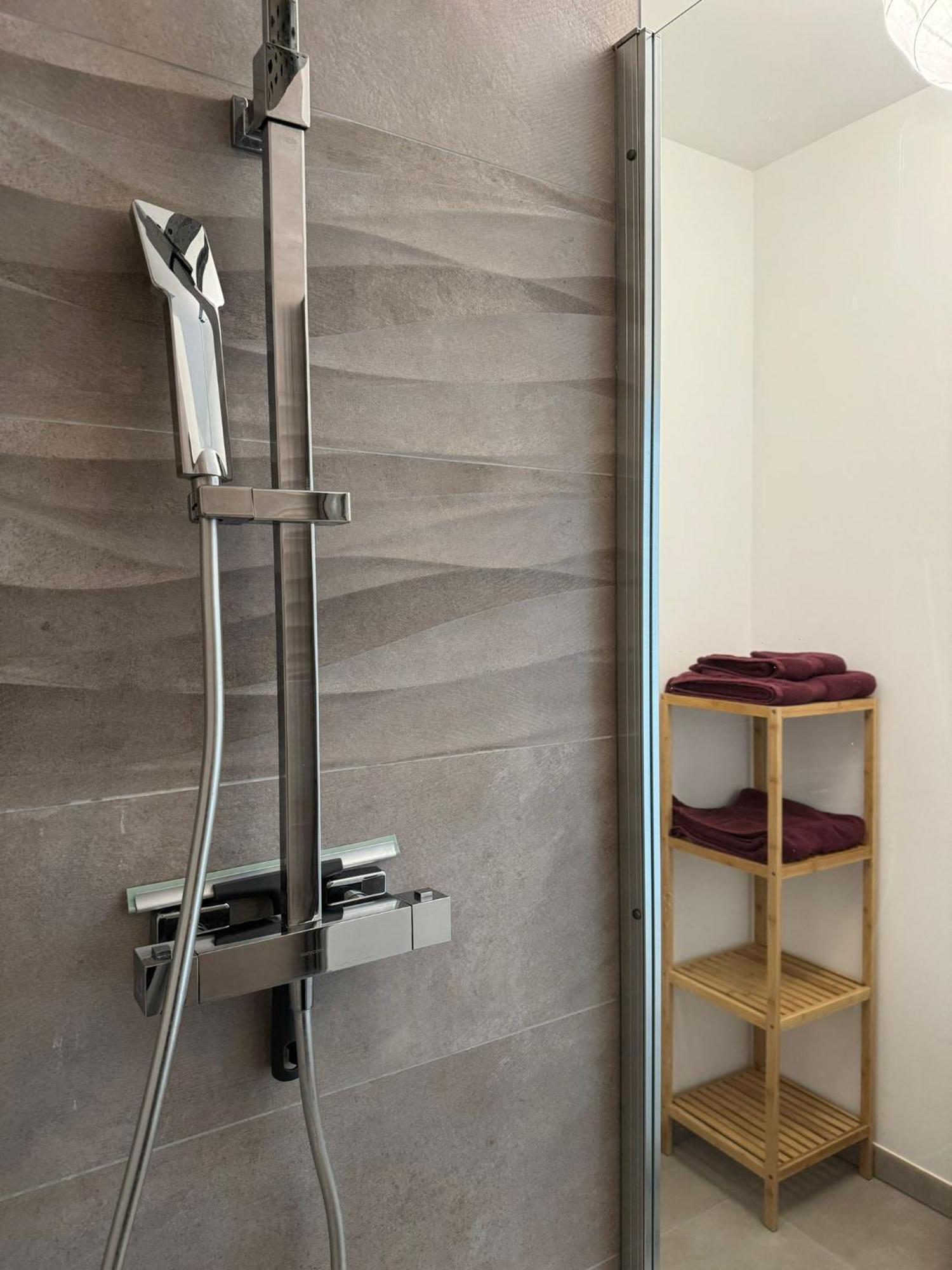 Presqu'Ile, Appartement Neuf Avec Balcon, Salle De Gym Et Parking Caen Exterior foto