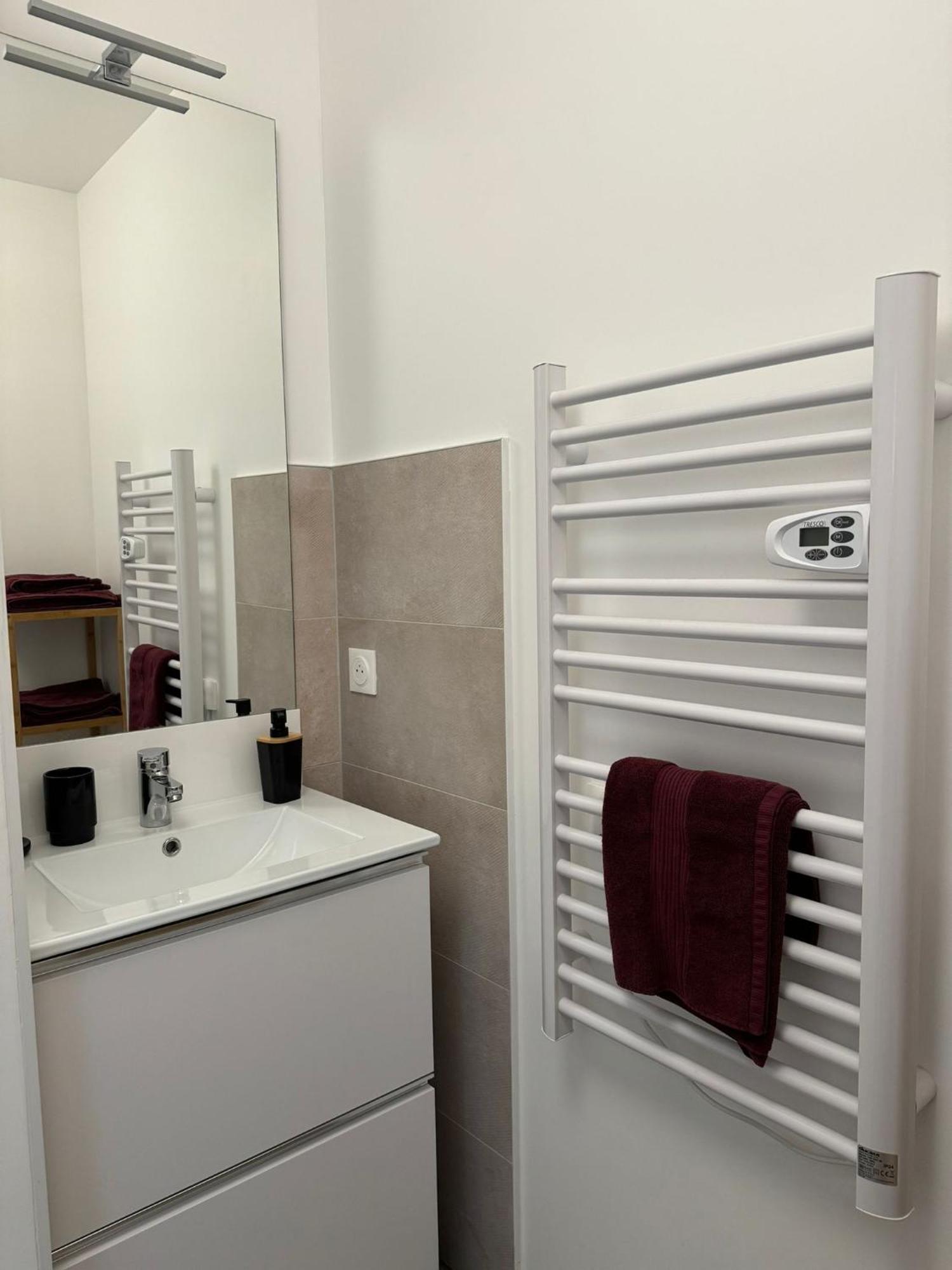 Presqu'Ile, Appartement Neuf Avec Balcon, Salle De Gym Et Parking Caen Exterior foto